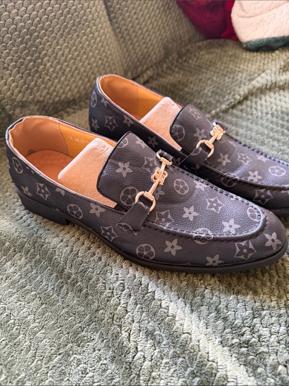 Men's Black Patterned Slip-On Loafers with Gold Accent Sz 9 1/2